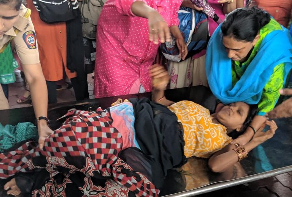 lady passenger delivered a baby boy on a platform of Dombivli railway station today