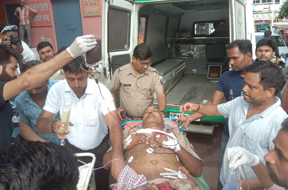 घायल एसआई दुर्ग विजय सिंह।