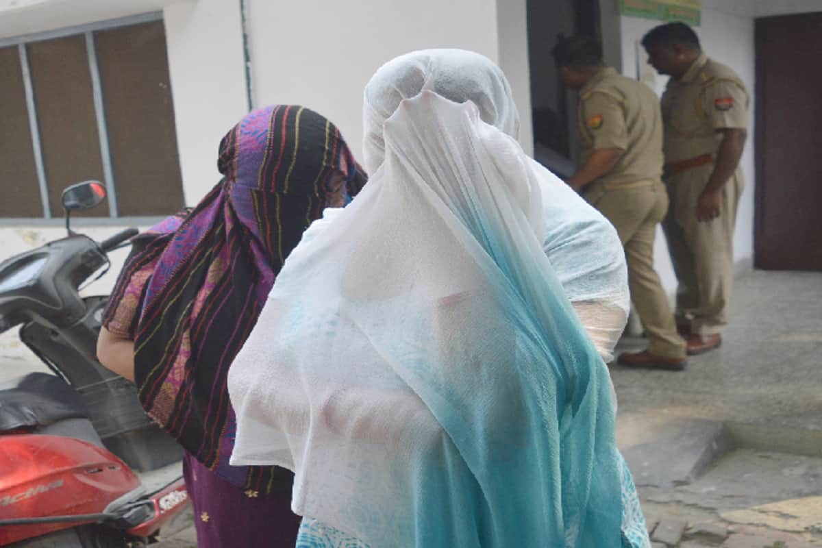 Brothel racket Exposed in Meerut, Army Man wife was doing prostitution in her own house