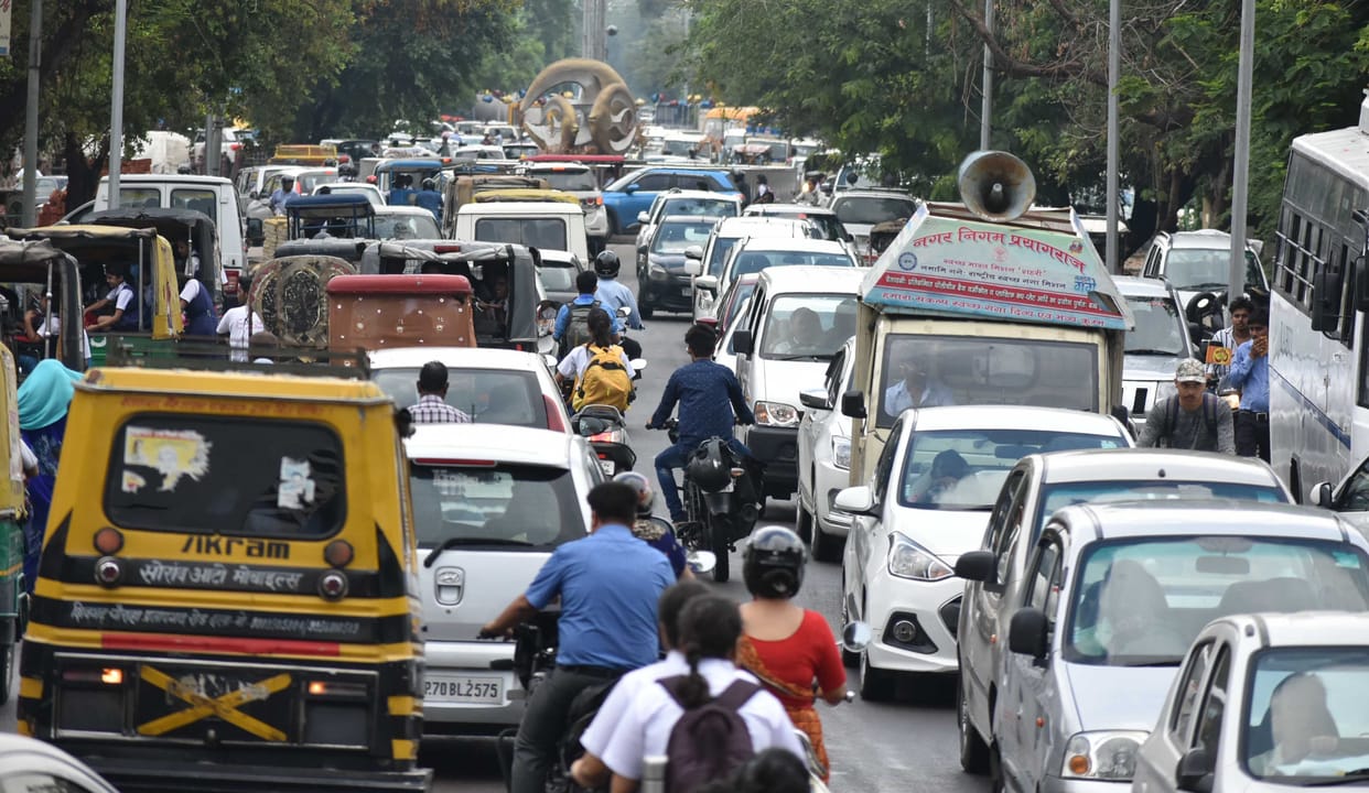 Traffic Jam for hours due to 20 minutes raining.