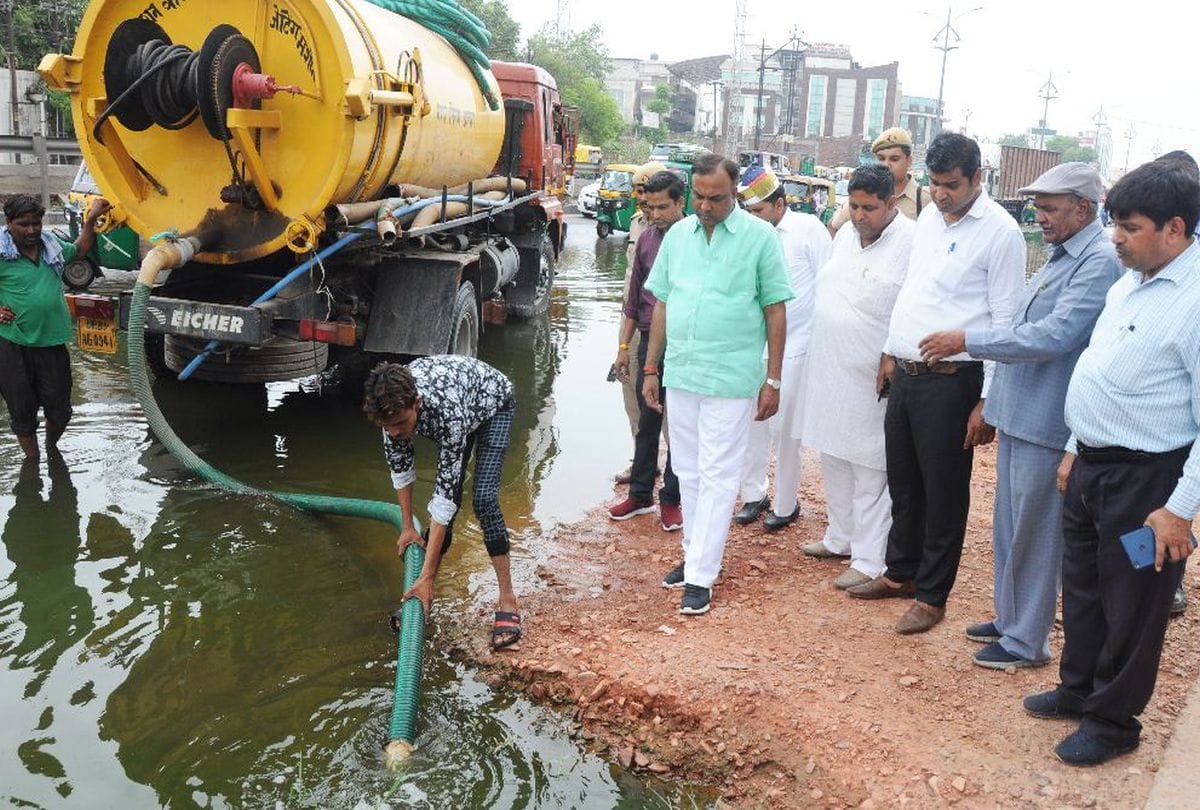 water logging at national highway of agra delhi