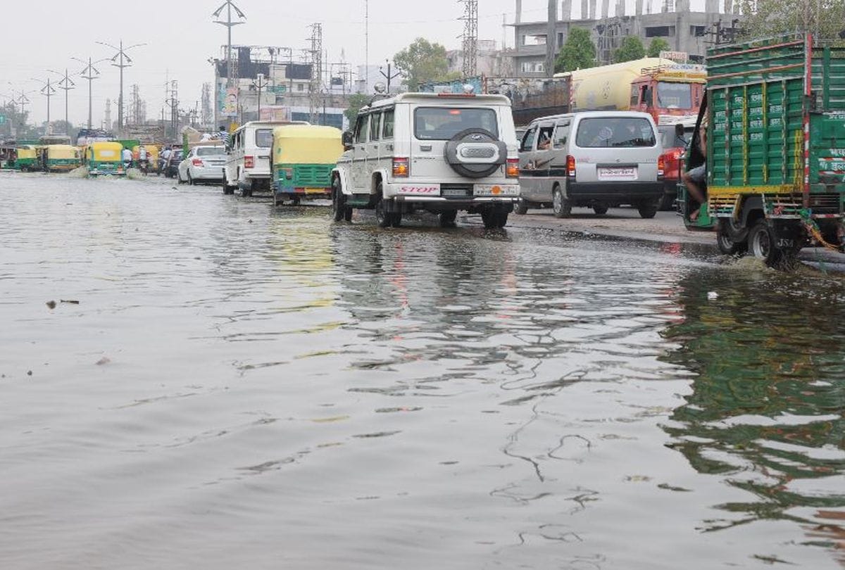 water logging at national highway of agra delhi