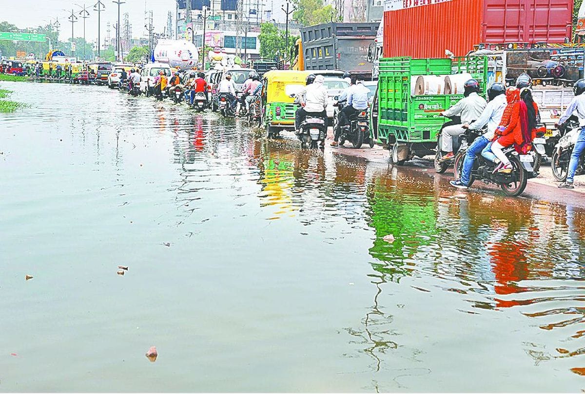 water logging at national highway of agra delhi