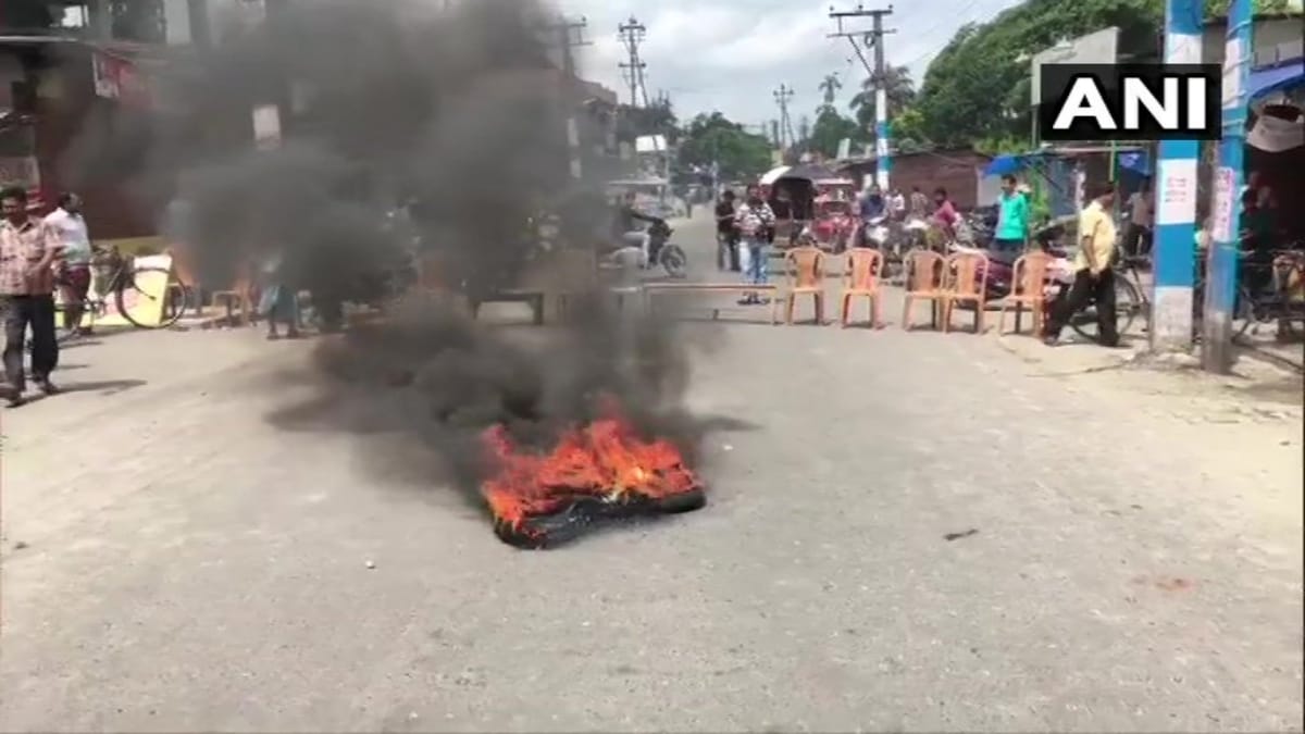 West Bengal cut money issue: Local traders shut down their shops and protest 