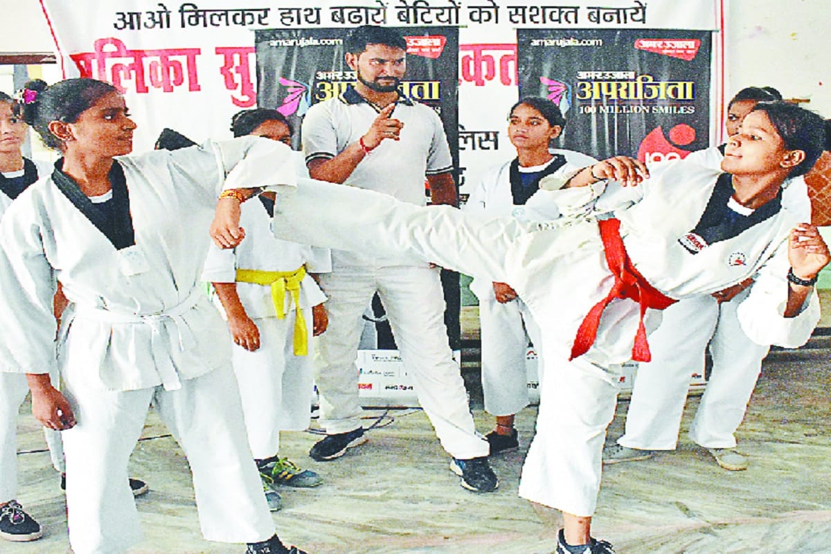 Amar Ujala Aprajita campaign: Girl students should face criminals