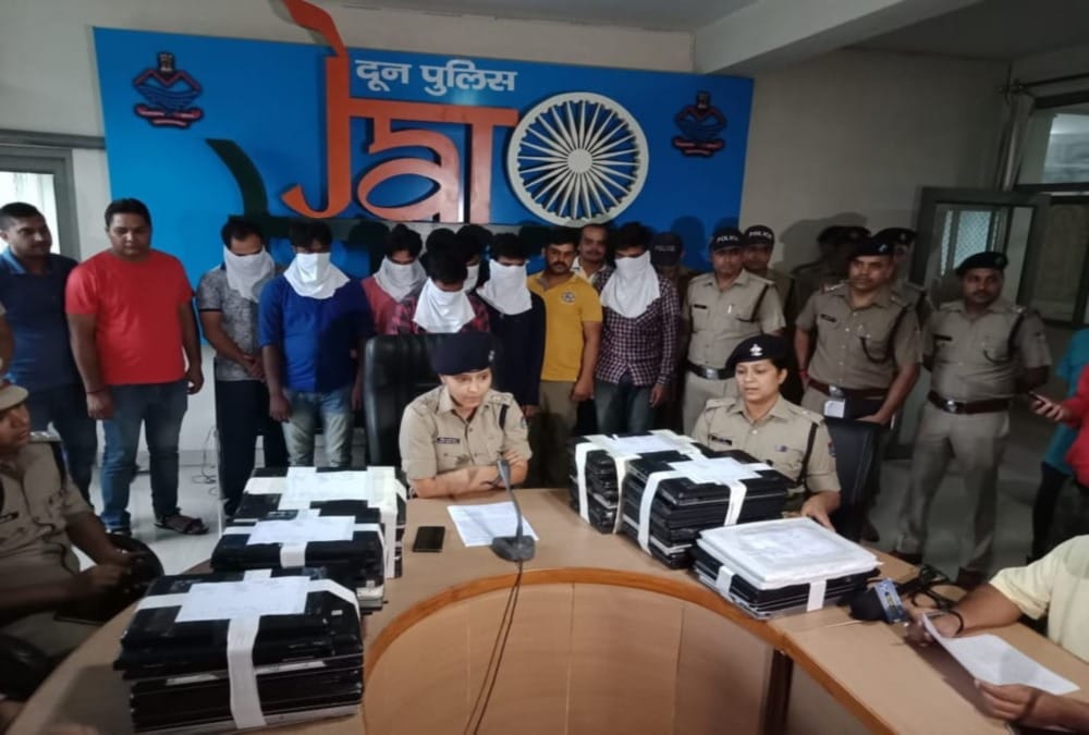 Dehradun police Arrested Seven Youths for theft laptop in Volvo bus