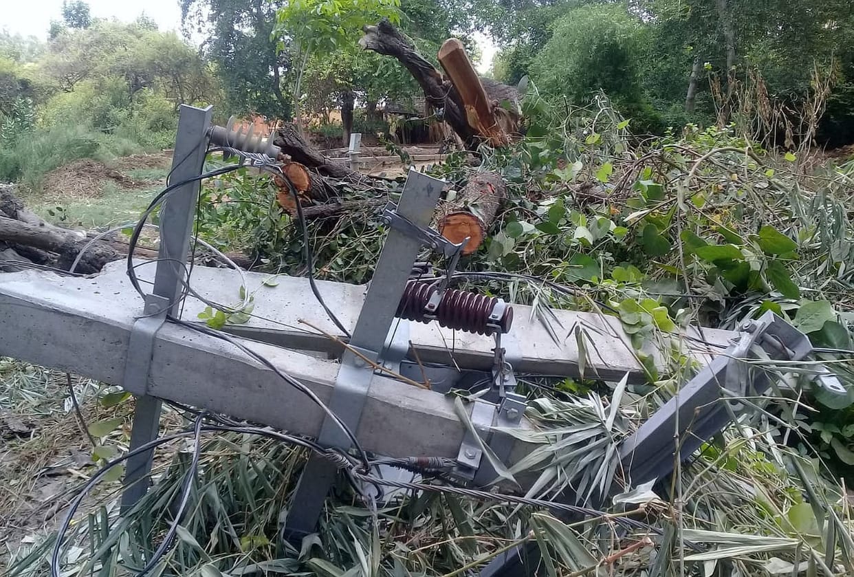 thonderstorm disturb the electricity in many areas