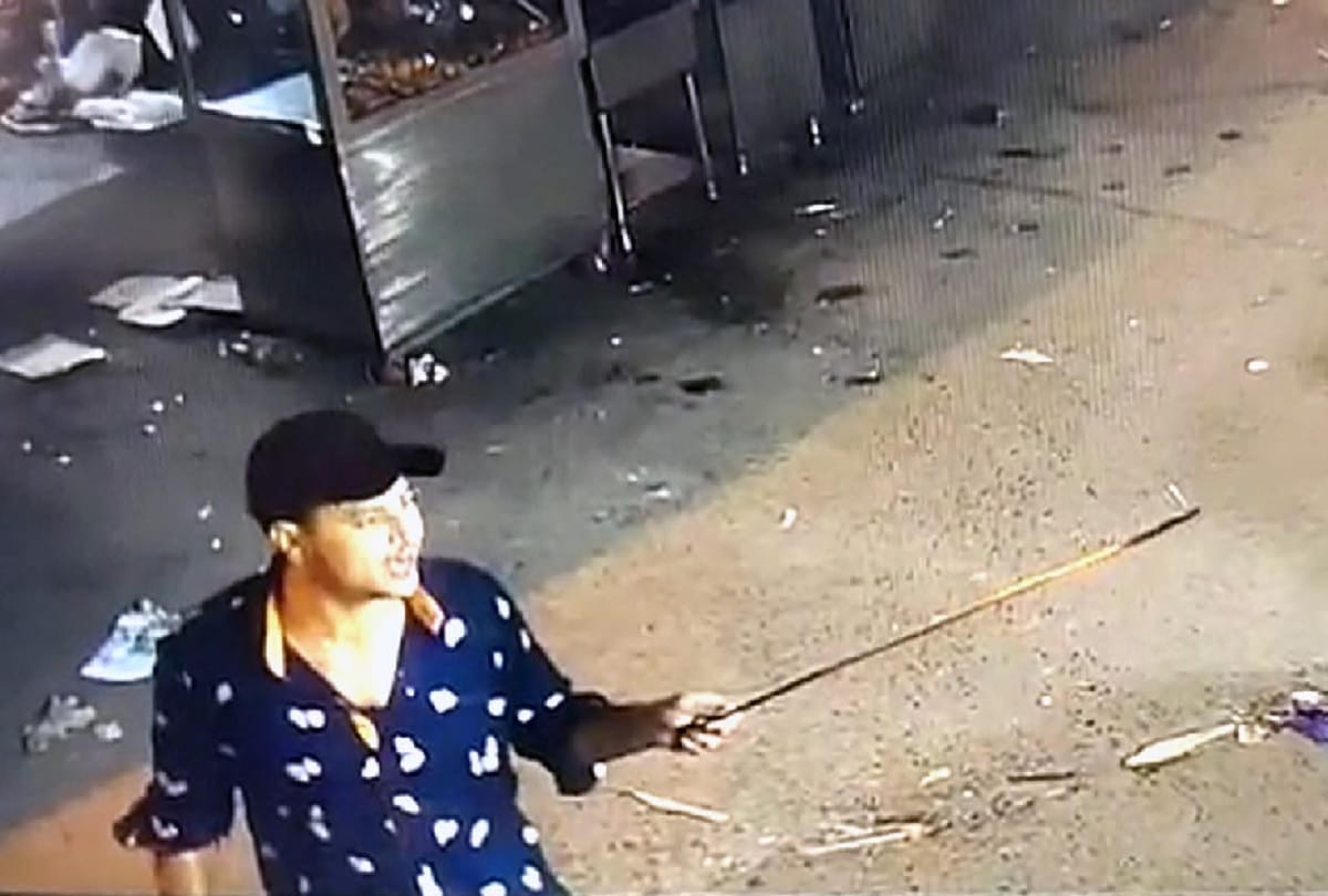 Young man Sabotage shops for extortion In delhi