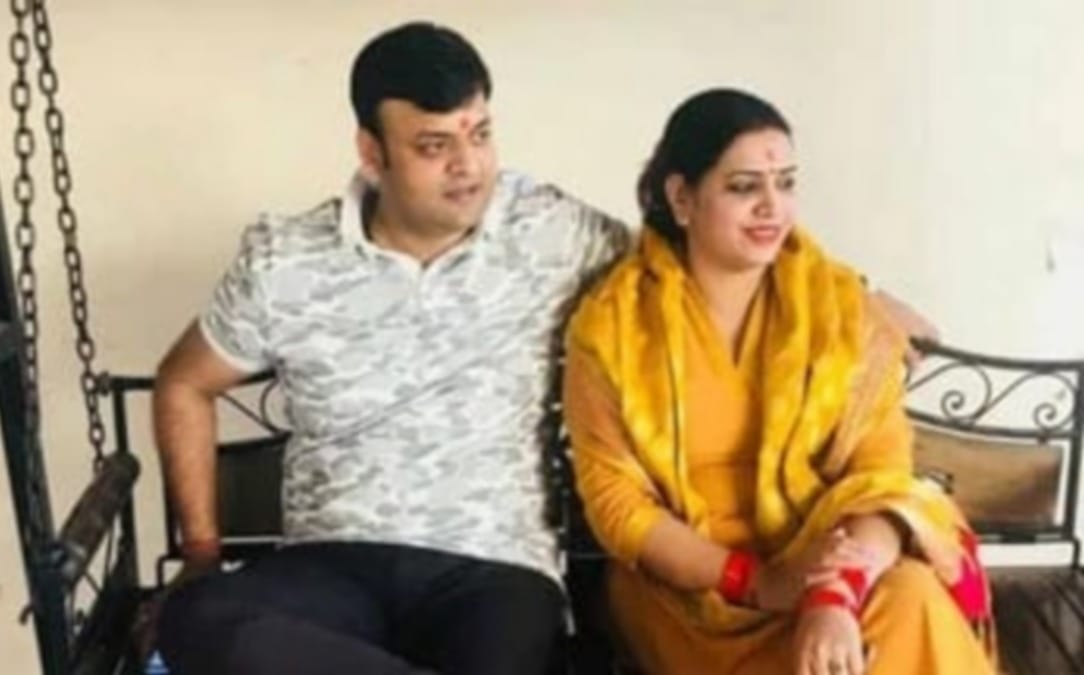 Dr. reena singh death case father complaint from police for mobile phone in varanasi