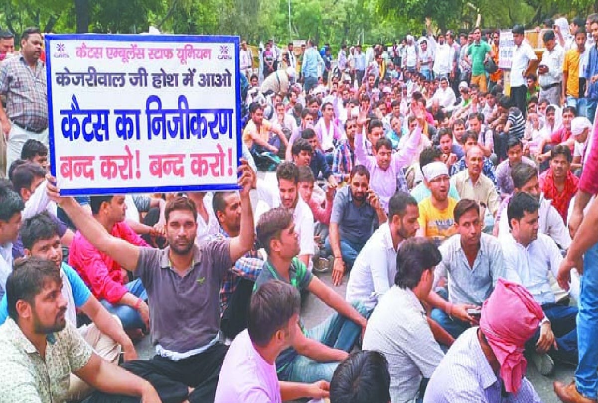 After impose Esma ambulance personnel strike continues in Delhi