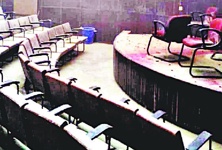 fire in punjab university chandigarh auditorium