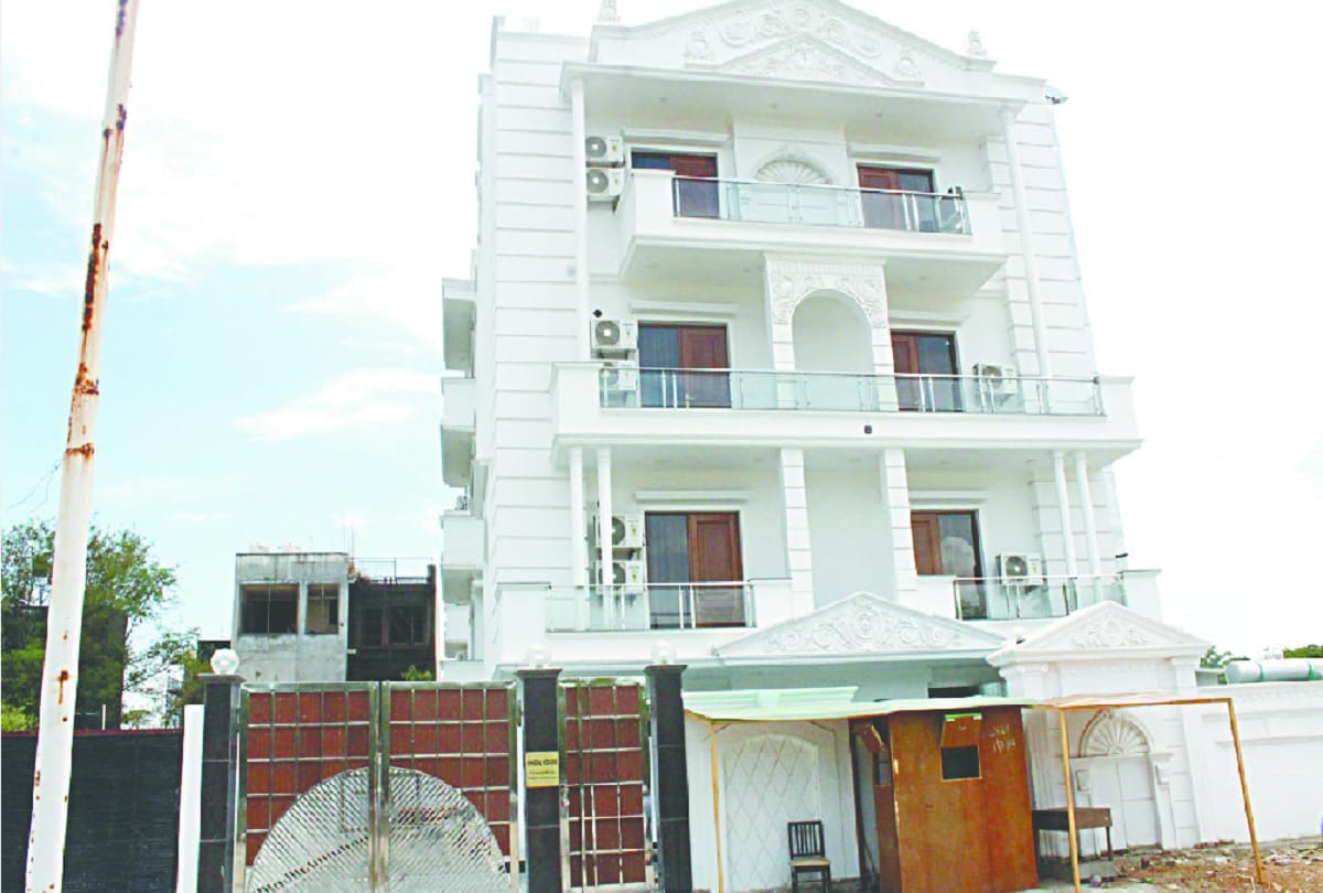 Greater Noida Police raid on spa and beer bar