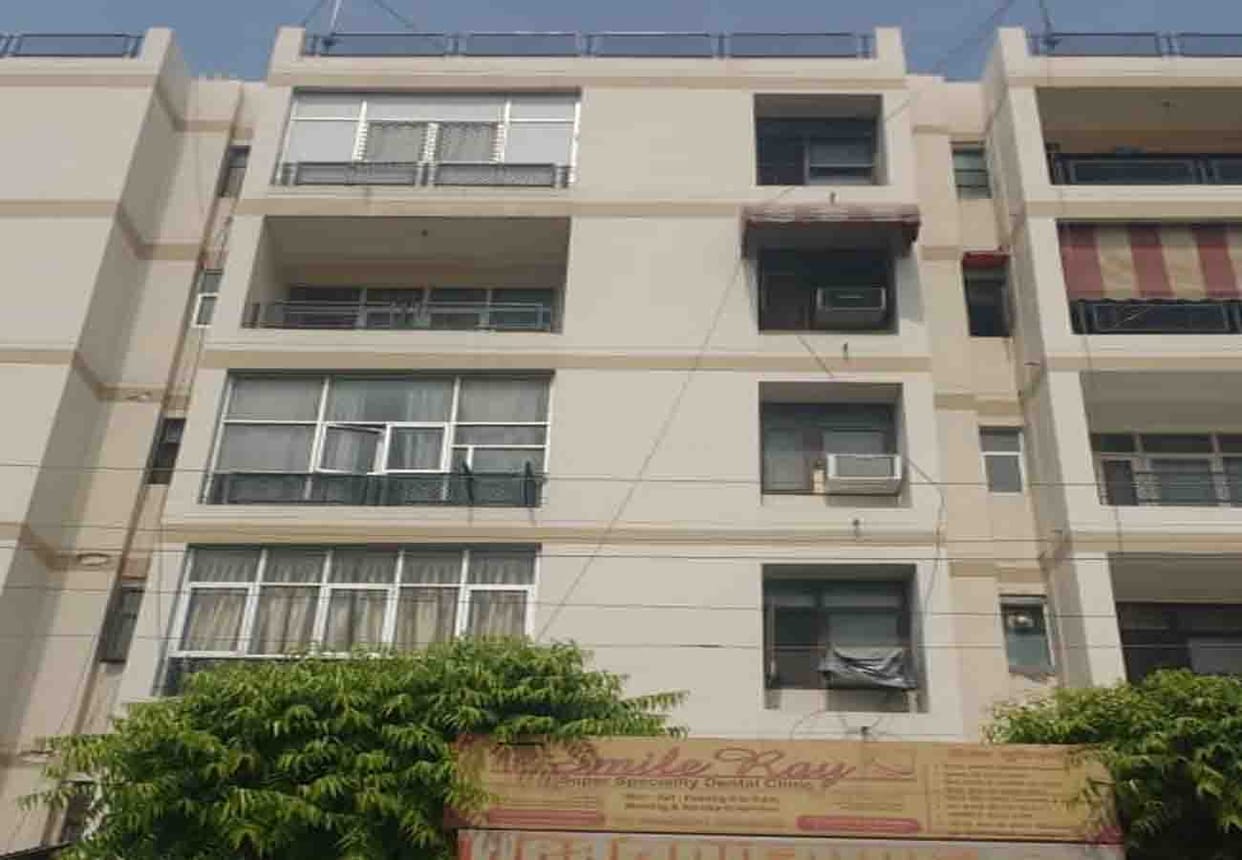 one man died due to falling from fifth floor in kanpur