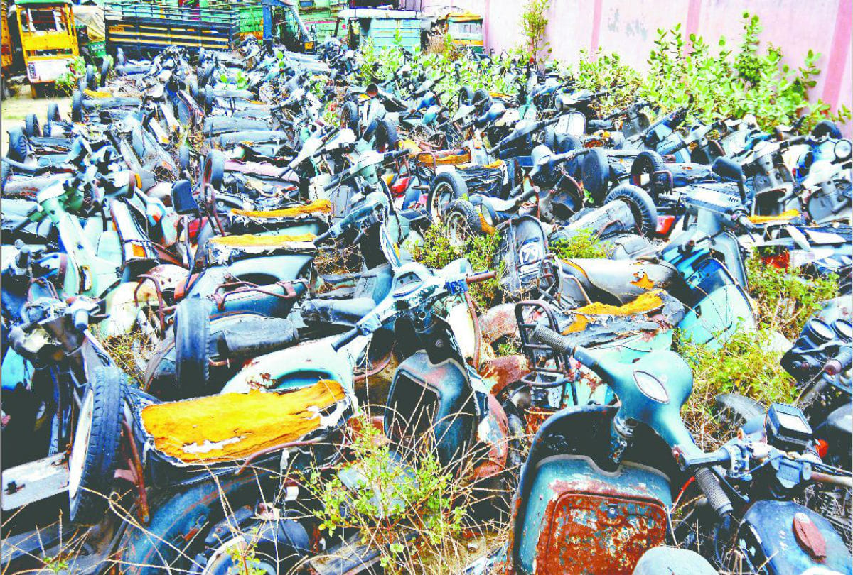 seized vehicles parts missing in police stations of agra