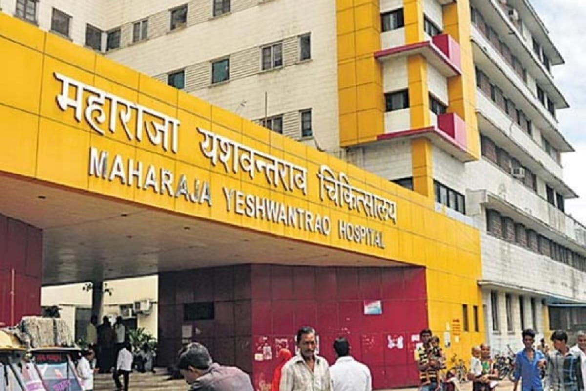A male and a female patient were forced to share stretcher at Maharaja Yeshwantrao Hospital, Indore