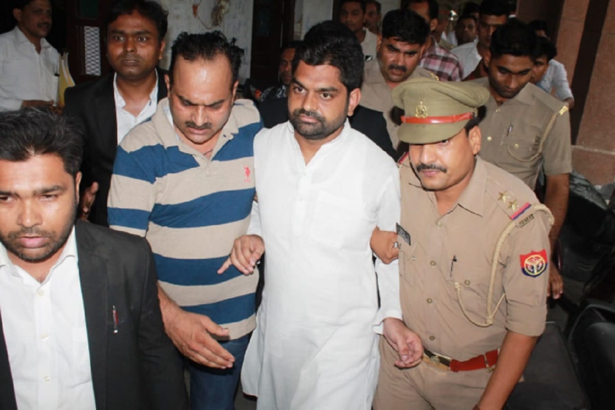 Main accused of Bawal in Meerut Badar ali surrender in front of police