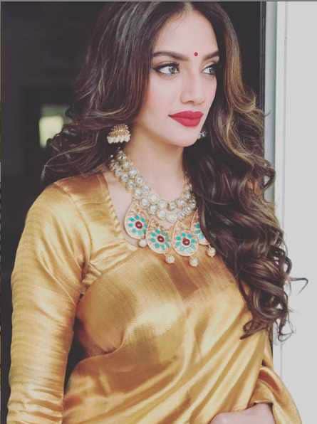 nusrat jahan 5 pics before her reception with husband nikhil jain