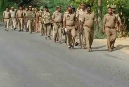 stone pelting on police team in fatehpur