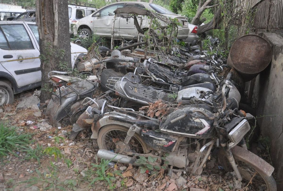 seized vehicles parts missing in police stations of agra
