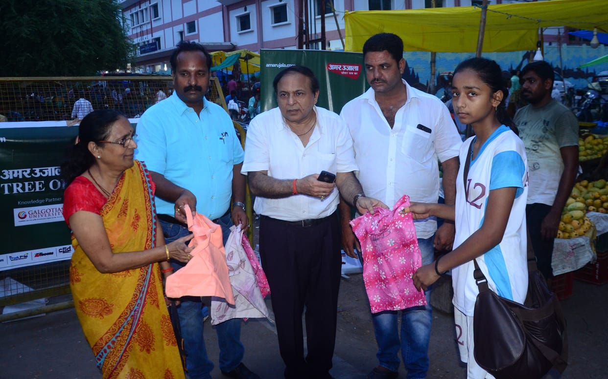 Polythene Bag Free Day, Amar Ujala Dies Clothes
