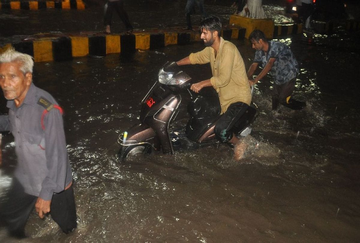 3 people died in up due to lighting before rain