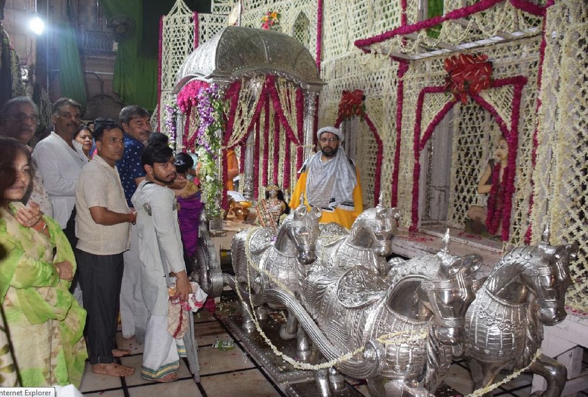 thakur banke bihari bhog change in summer season