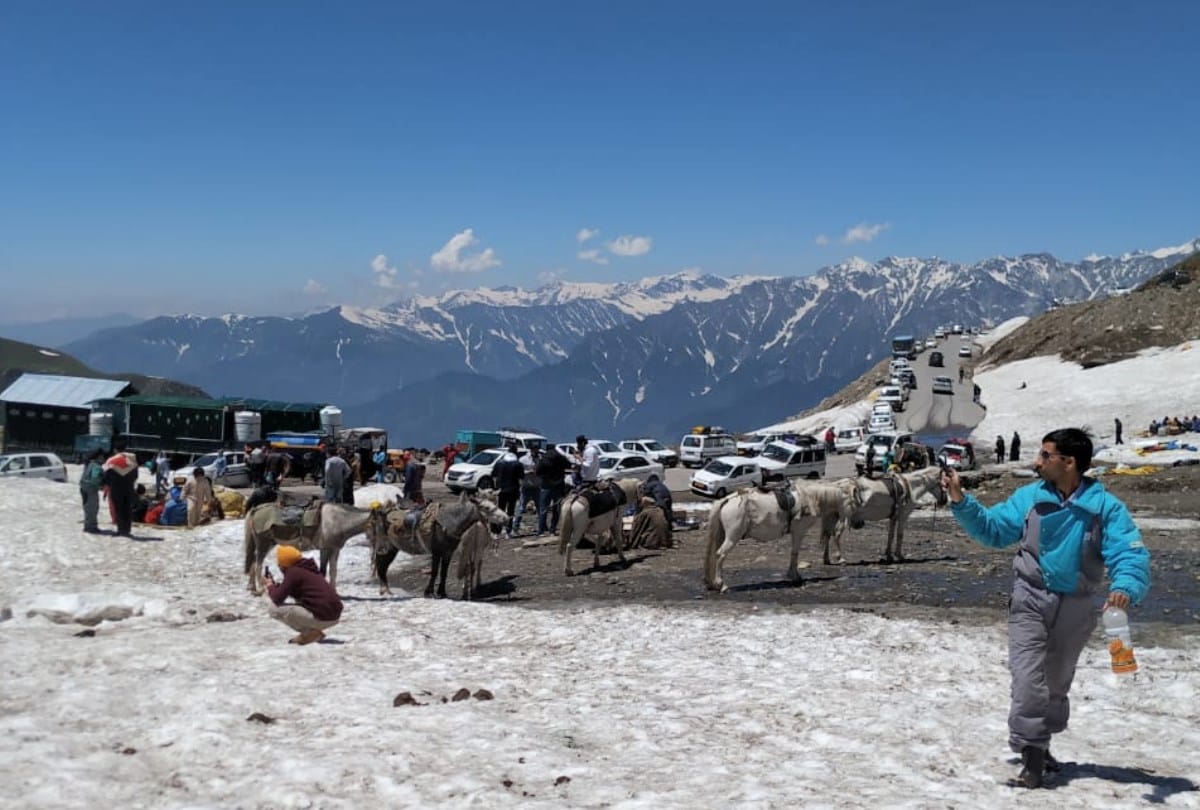 Tourist enjoy fresh snowfall in Rohtang Pass Lahaul Kullu Himachal Pradesh
