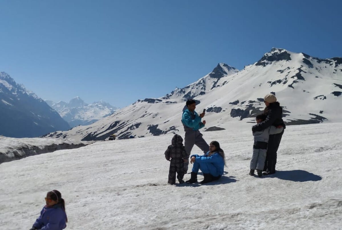 Tourist enjoy fresh snowfall in Rohtang Pass Lahaul Kullu Himachal Pradesh