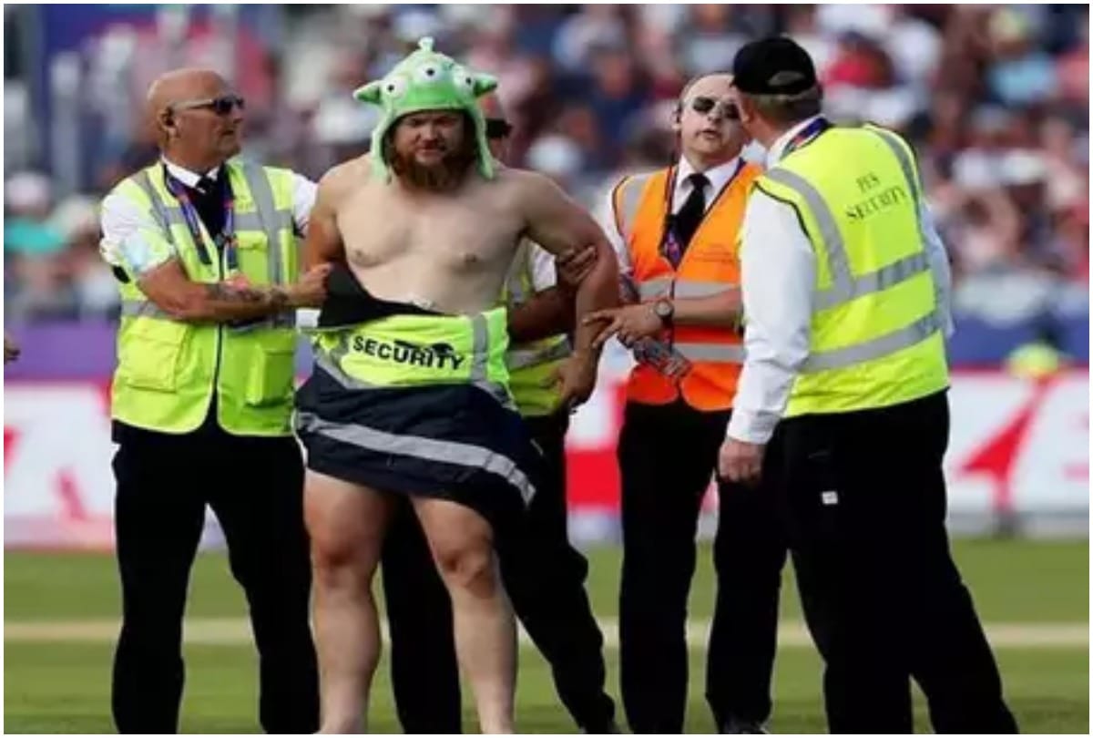 World Cup 2019: Streaker runs out and interrupts England vs New Zealand match,Cricket News