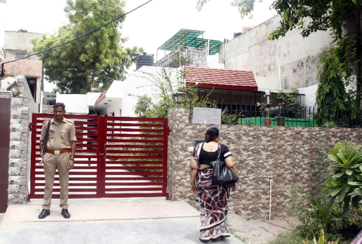 Noida woman supreme court lawyer killed in her house police finding these answers