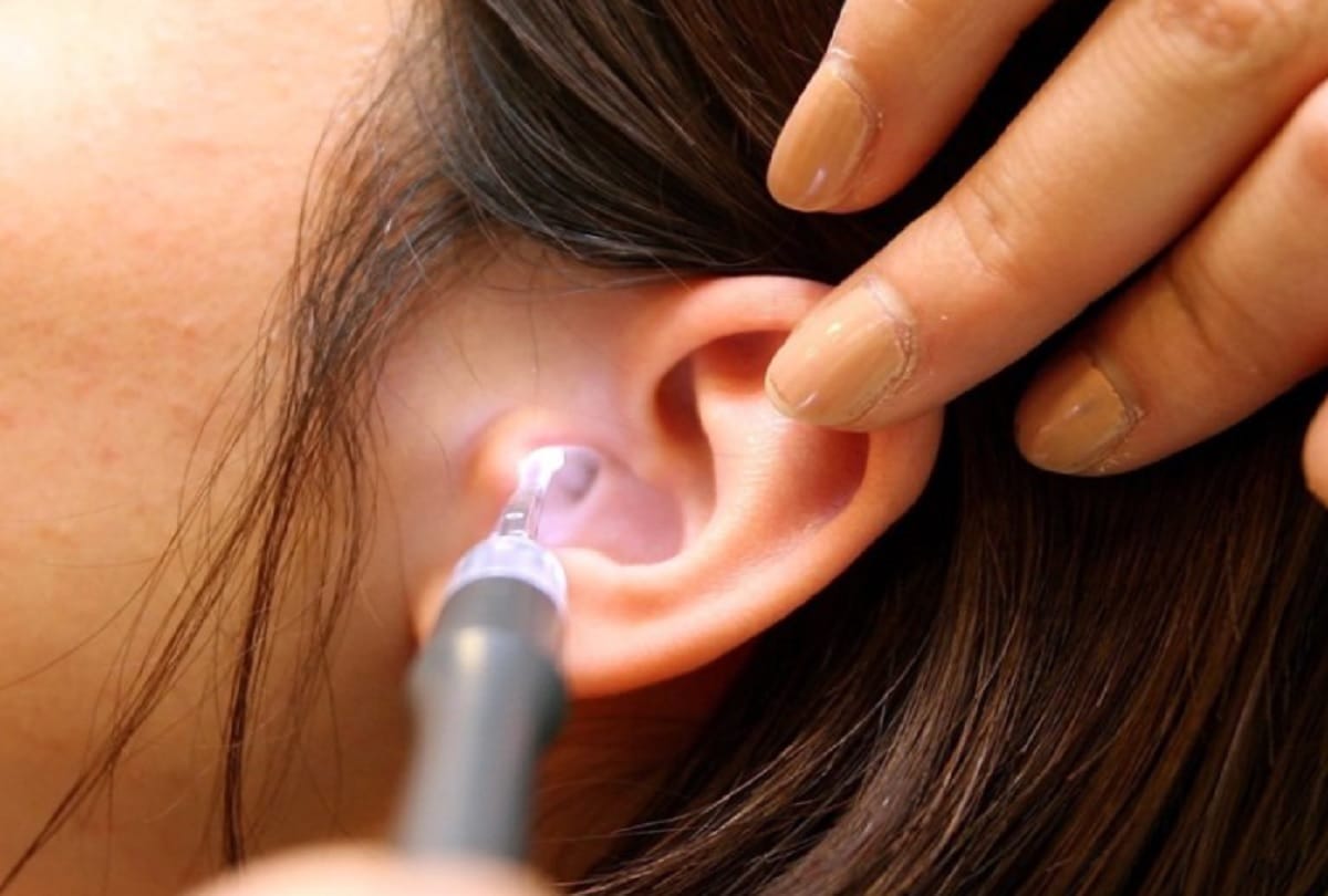 prolonged use of earphones causes Deafness, all you need to know about this