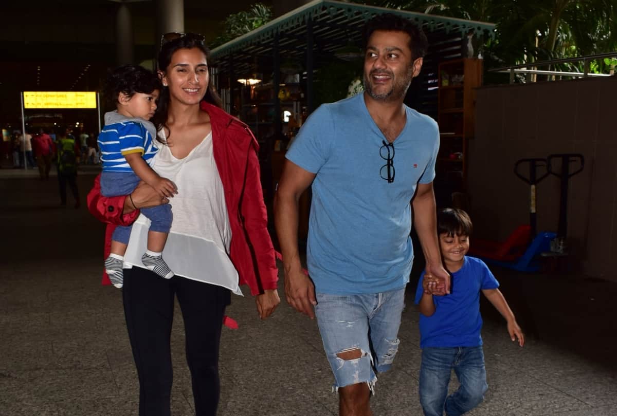 Abhishek Kapoor spotted with family before start film shooting based on Pulwama Attack