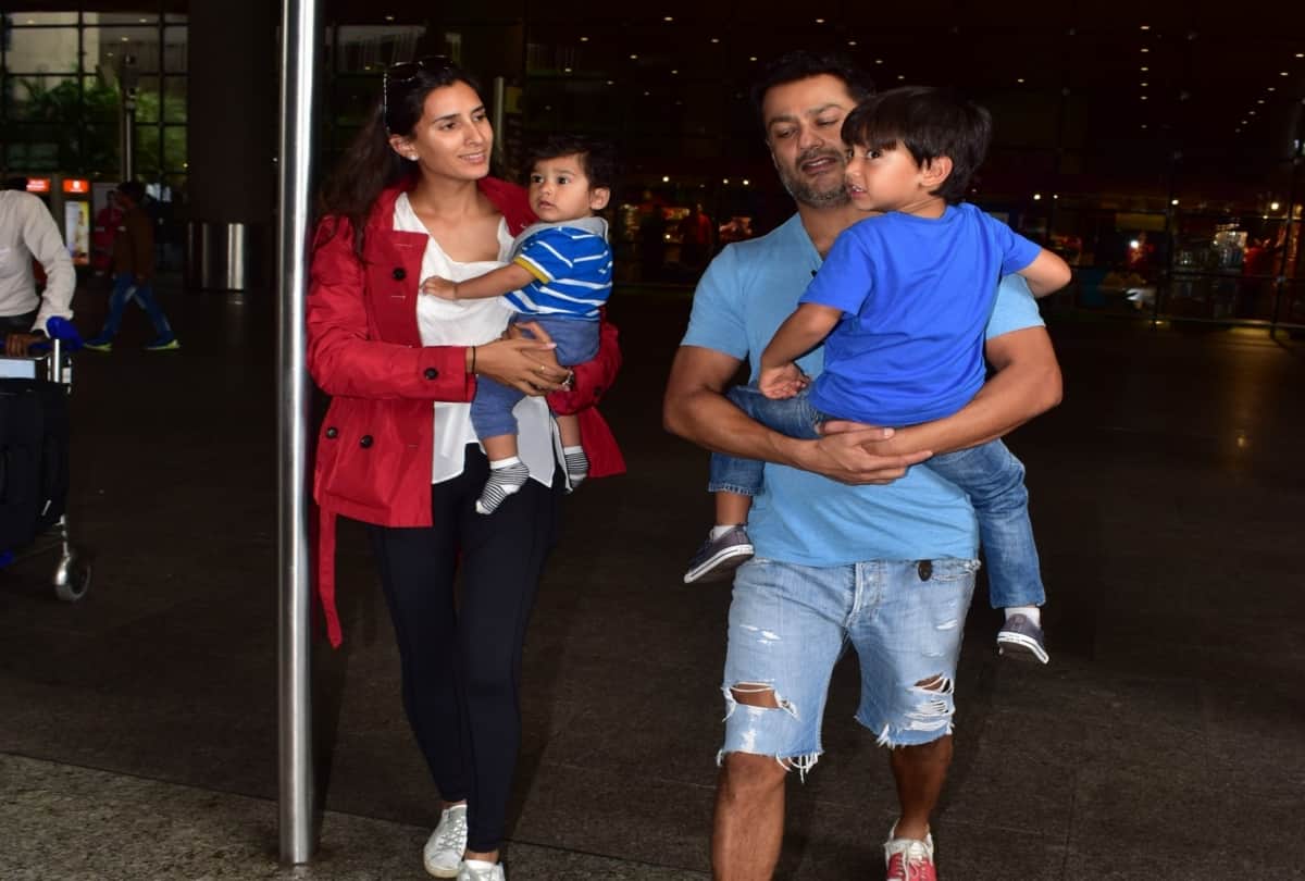 Abhishek Kapoor spotted with family before start film shooting based on Pulwama Attack