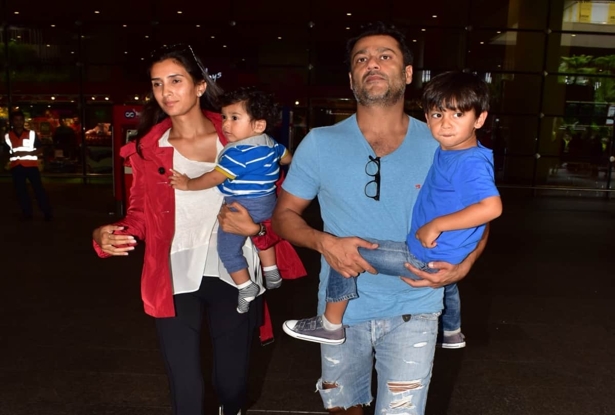 Abhishek Kapoor spotted with family before start film shooting based on Pulwama Attack