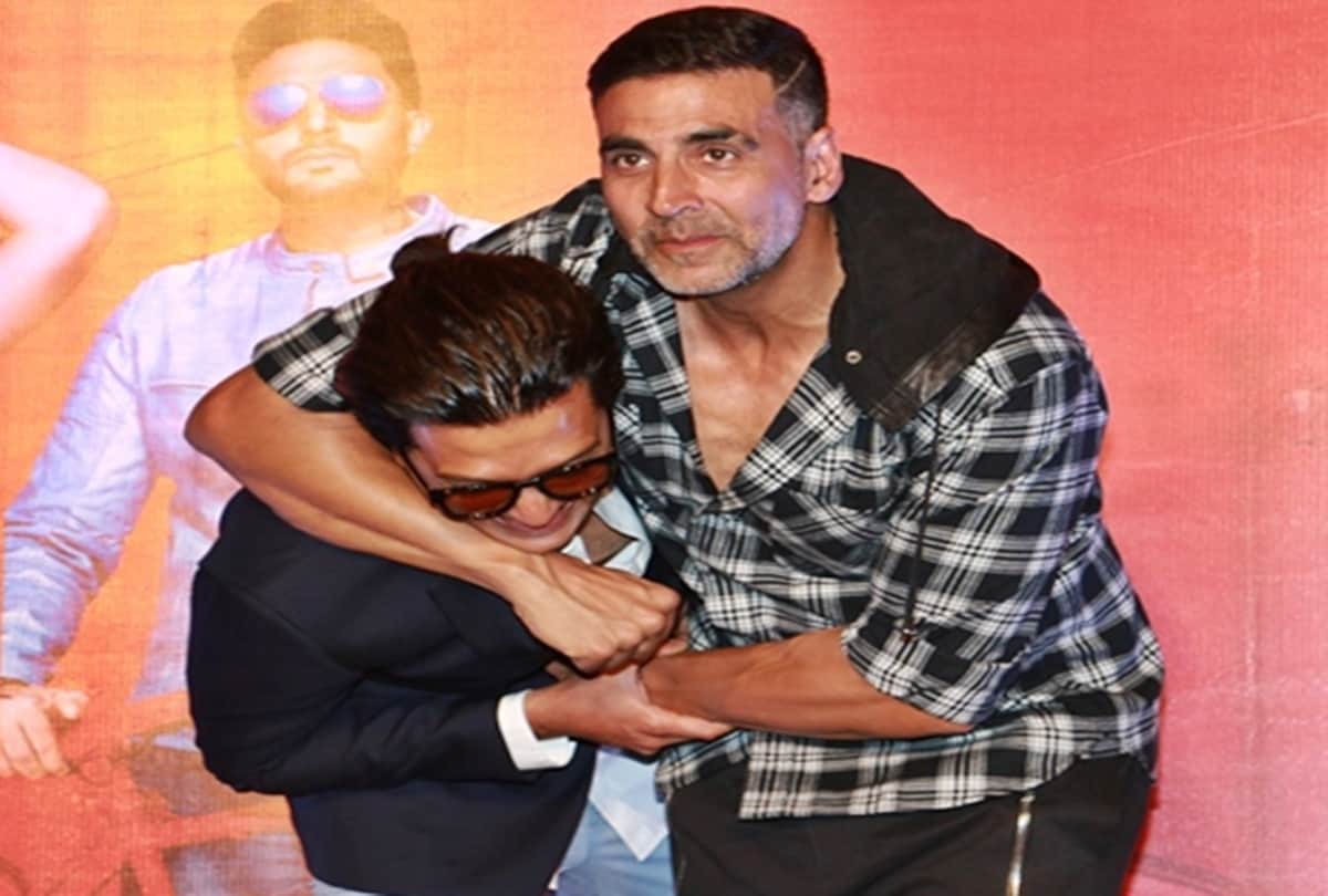 Akshay Kumar replies Riteish Deshmukh in a boss way on Bottle Cap Challenge with a meme