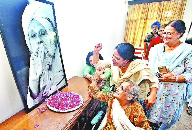 inaugration of gallery in memory of gursharan singh