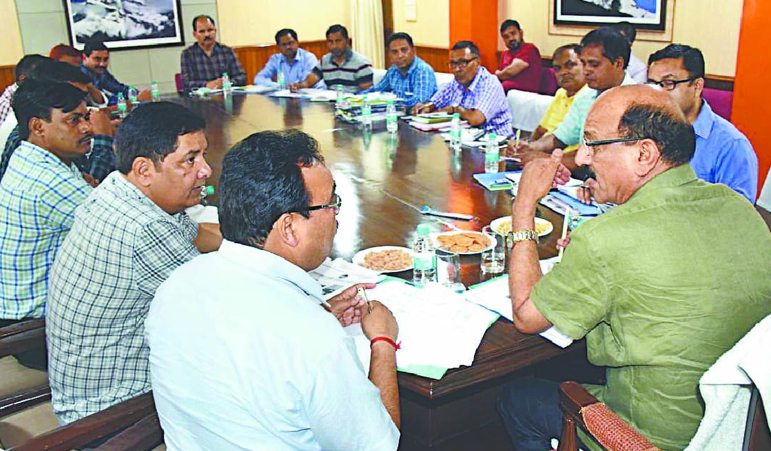 Role of broker between farmer and businessman