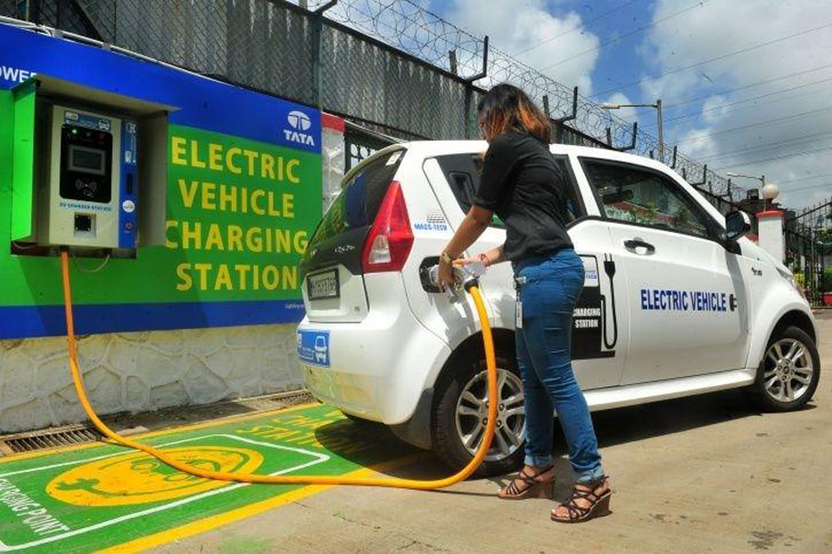 Arvind Kejriwal led Delhi government launches single-window facility for getting private electric vehicle charging station installed