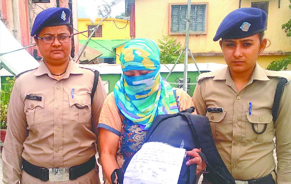 Women arrested with 10 kg charas
