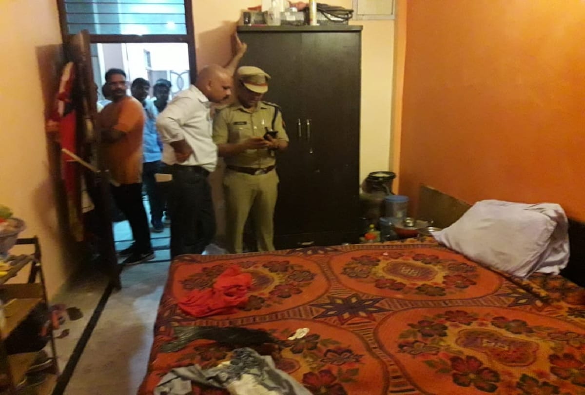 Ghaziabad Crime News After Delhi Burari case in Ghaziabad 5 bodies found on bed