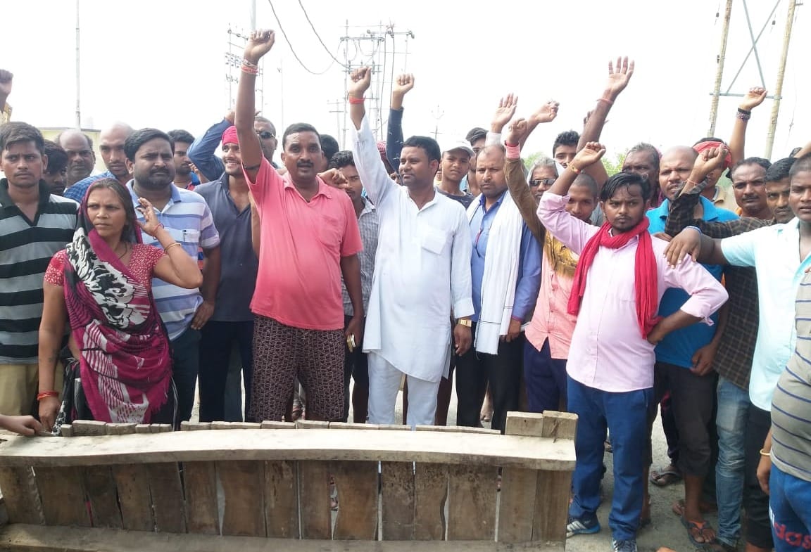 Old woman and man died pickup crush 7 during morning walk in ghazipur