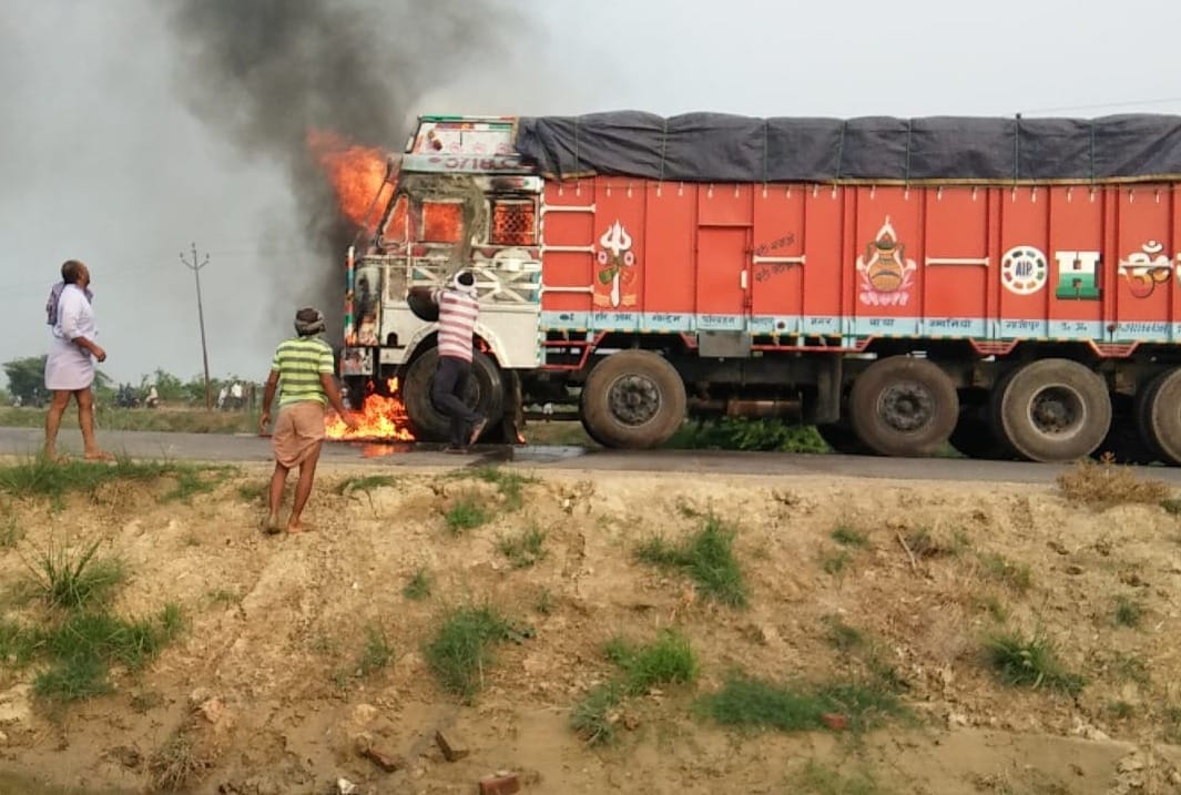 Truck accident two brothers and his friend injured in ghazipur