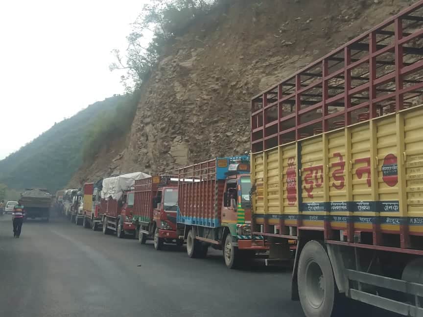 Mountain Collapse on Pithoragarh ghat highway people stuck in traffic jam 