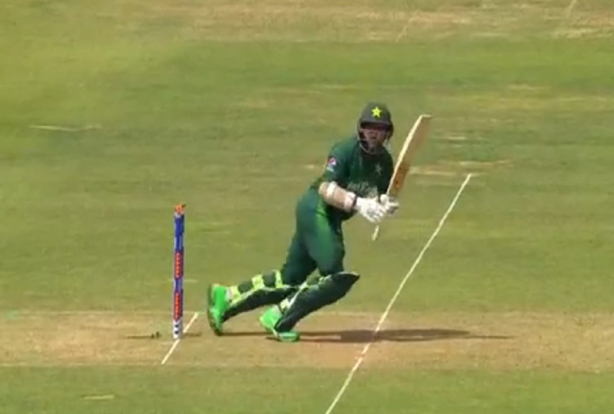 Pakistan batsman imam ul haq hit wicket against bangladesh created shameful record