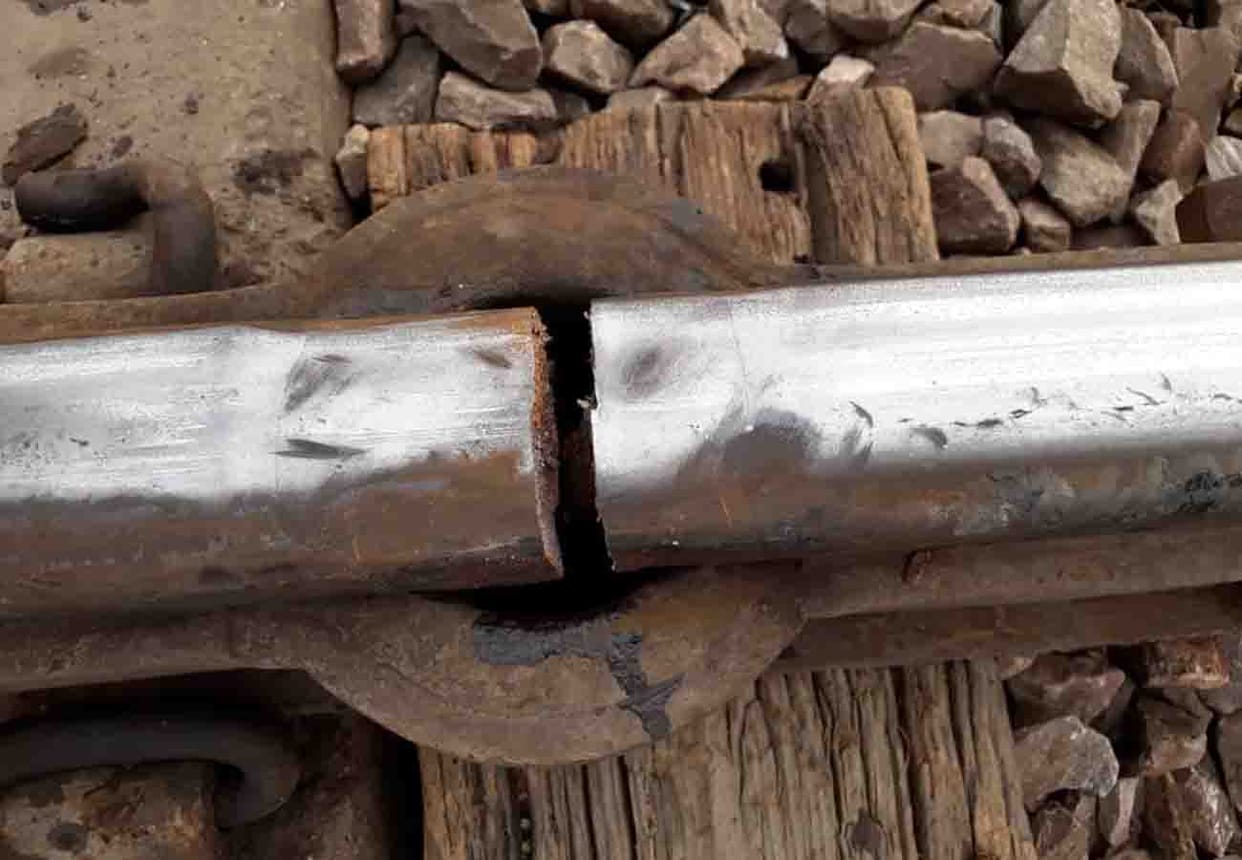railway track broken on delhi howrah line in kanpur dehat