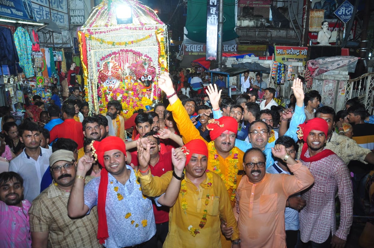 devotees enjoys jagannath rath yatra ceremony