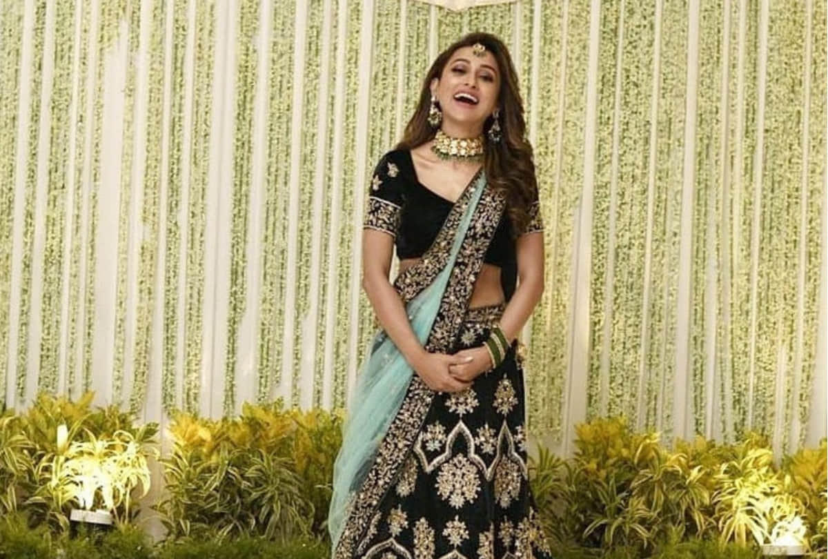 actress mimi chakraborty now isolate for seven days after came back from UK