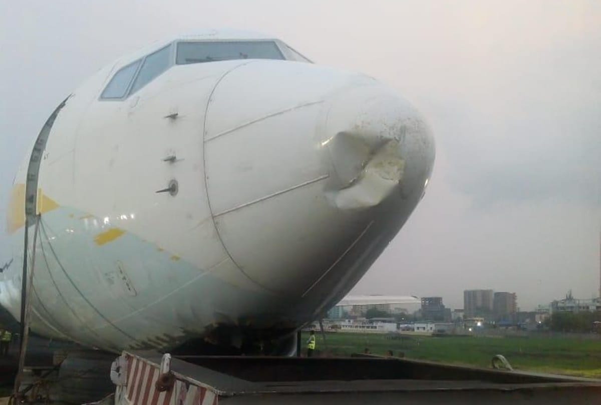 Disabled SpiceJet aircraft has been pulled out on Runway surface at Mumbai International Airport