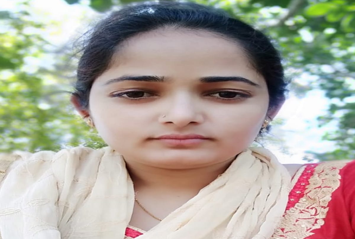 Head of Village wife shot dead in jewar