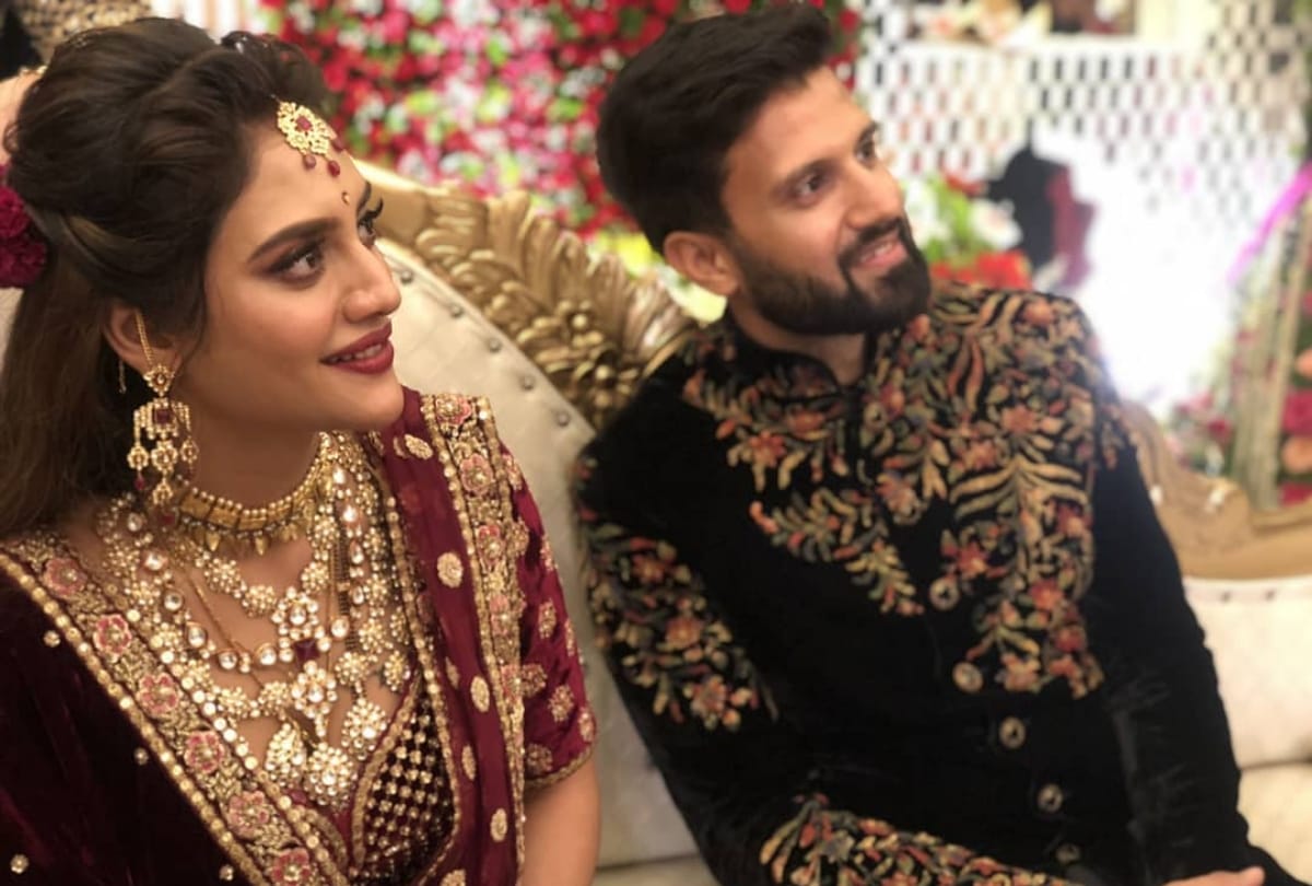 nusrat jahan celebrate Diwali With Husband Nikhil Jain In romantic way